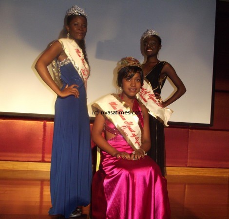 Chiwaula (C) franked by Kusakala (R) and Sefu (L)