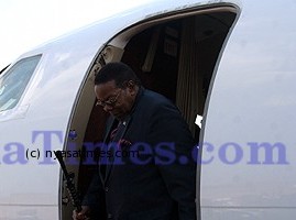 Bingu alights from his Presidential plane at Cargo section