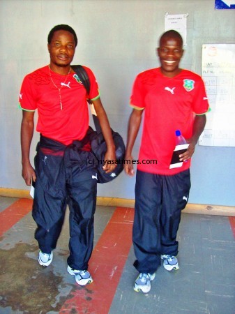 Kabichi and Banda going to board the plane
