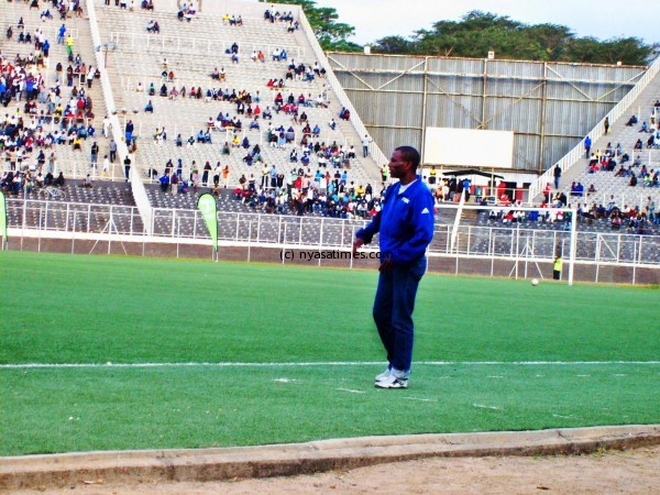 Mpinganjira giving instructions to his players