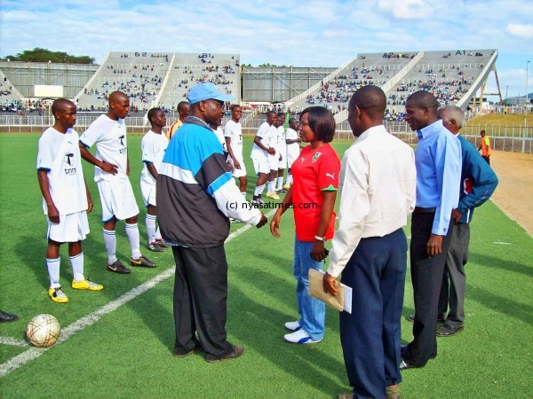 Norah from TNM parading to shake players