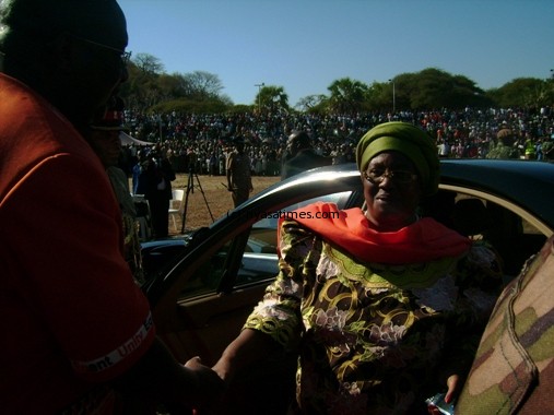 President Banda welcomed by VP