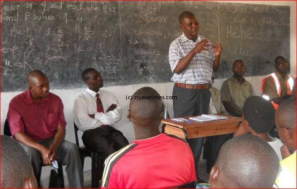 Supt. Bernard Kapakasa( GDO) addresses the participants during the meeting