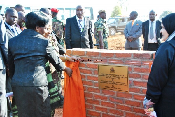 UNVEILING THE PLAQUE