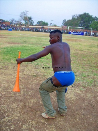A Nomad fan dancing kuli nyerere yo yo yo