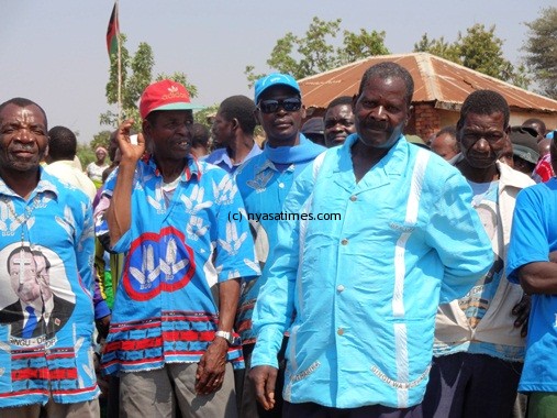 DPP fanatics escorting Mussa