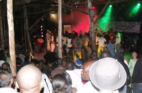 Part of the audience enjoying Keita's performance. Photo by Kimpho Loka