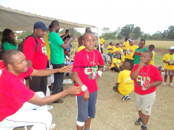 Winners of 100 m and 50 m sprint in childrens section
