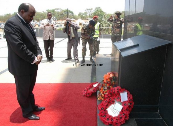 Speaker of the National Assembly, Henry Chimunthu Banda pays respect to the fallen heros after laying his wreath.
