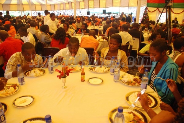 Christmas party for the youth of Blantyre at Sanjika palace. (C) Mana.