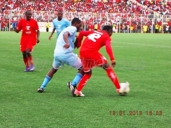 Gabadihno Mhango in control of the ball.....Photo Jeromy Kadewere
