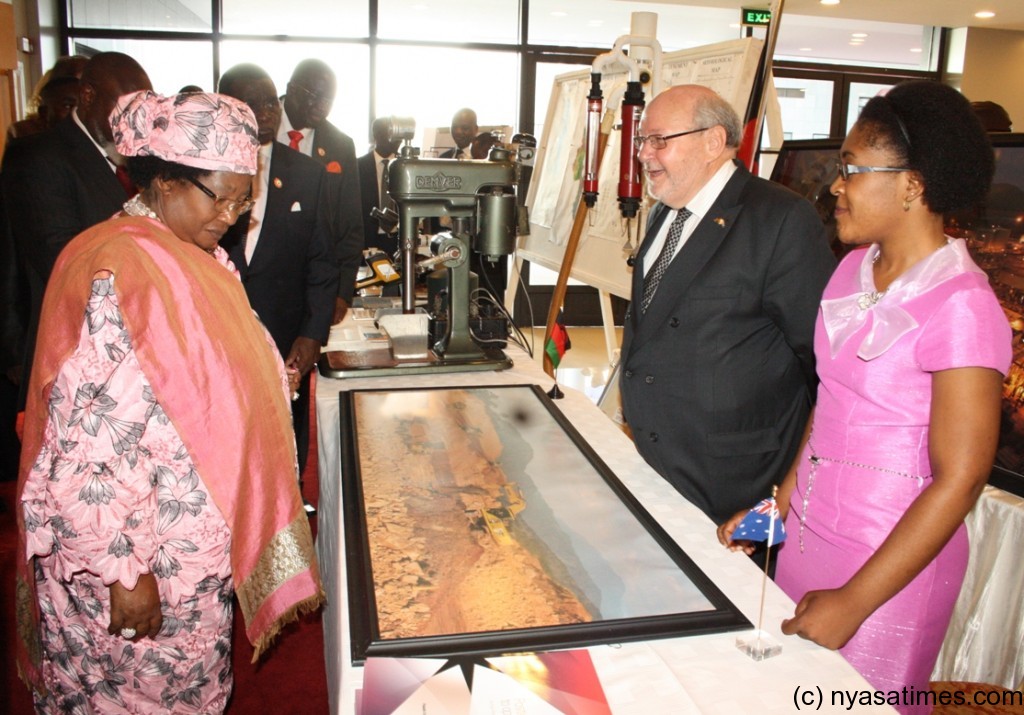 Greg Walker, of Paladin Africa Limited explains to President Mrs Joyce Banda of the activities carried at Kayerekera Mining.