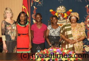 Mrs Lindy Blanchard and President Joyce Banda with the three girls in a photo. pic by Felix Washon, MANA..