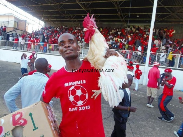 A-Chicken-which-was-given-to-the-first-scorer-....Phot-o-Jeromy-Kadewere