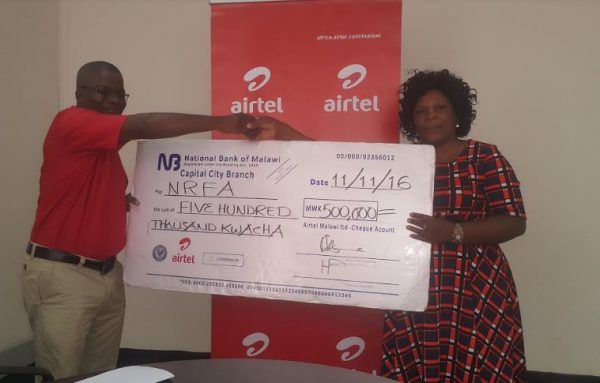 Airtel's Kanthungo hands over a dummy cheque to Chalira