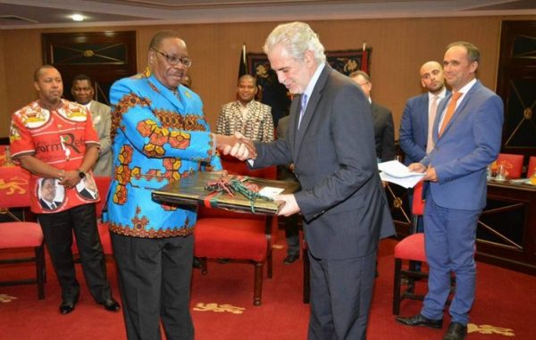 President Mutharika and EU envoy at Kamuzu Palace: Aid test