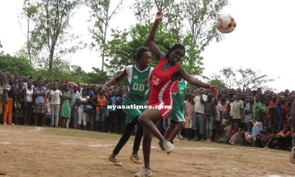 Battling it out in the netball finals of Nakhumwa cup..- Photo by Jeromy Kadewere, Nyasa Times