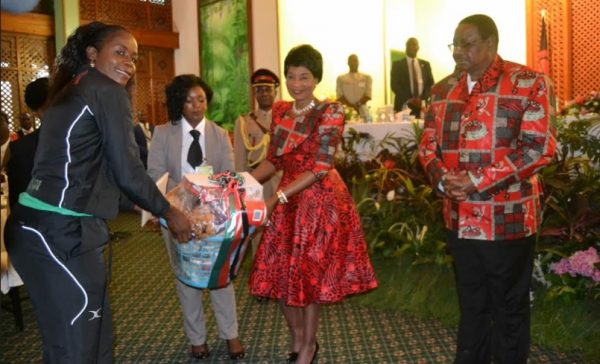 First Lady presents a hamper and cash to Malawi Queens captain Joahna Kachilika at Saanjika Palace