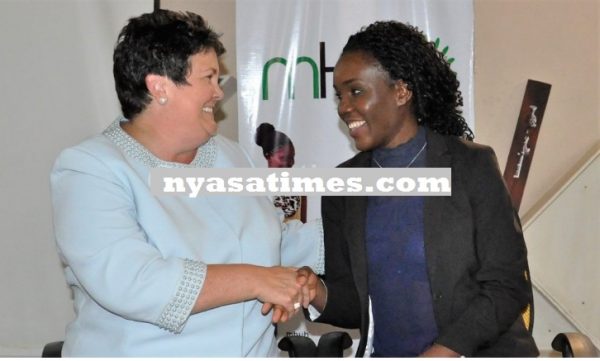 Palmer congraturates CEO of Malawi’s first incubator mHub, Sibande