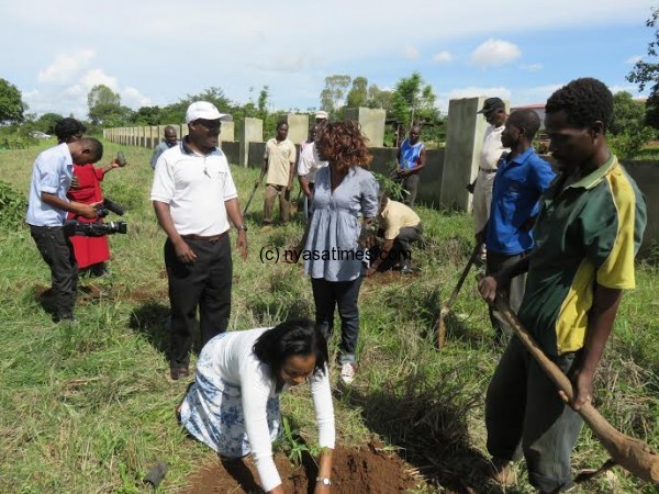 A Rotarian plants a tree