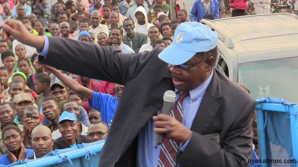 Peter Mutharika spekaing to supporters in Thyolo