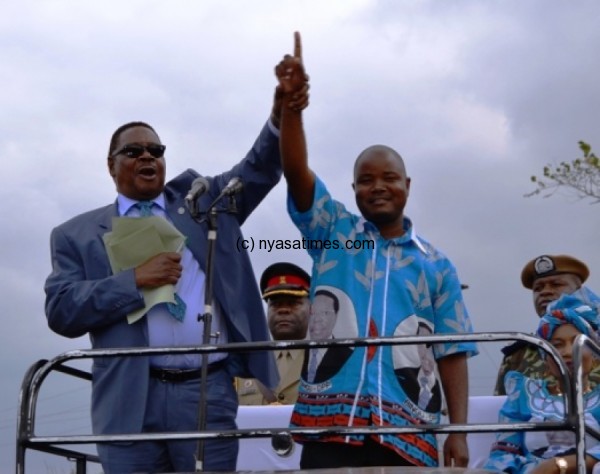 President Mutharika hold hands with Solomoni at Mikombe Primary School Ground - Pic by Abel Ikiloni