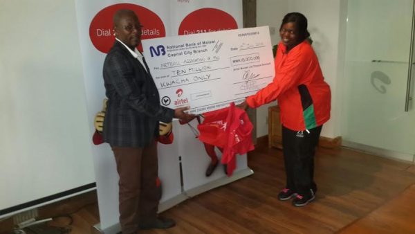 Airtel Money Country Director Francis Matseketsa presents a dummy cheque to Netball Association of Malawi.