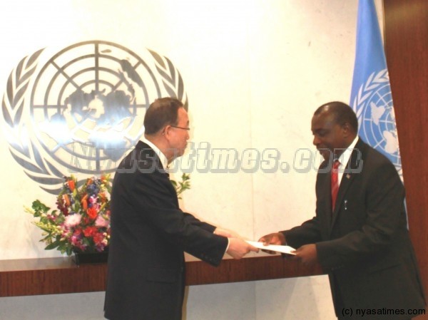 Ambassador Msosa presenting his letters of credence to the UN Secretary General