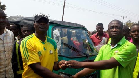 Amidu Bwanali (in yellow jersey) receiving keys from TNM's Chimwemwe Mganga