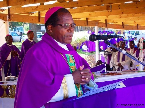 His Grace Archbishop Ziyaye making his eulogy....Photo Jeromy Kadewere