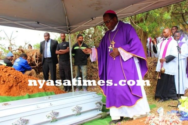 Archbishop Ziyaye praying for Fr Masauko ...Photo Jeromy Kadewere