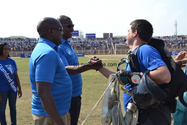 Are you well, Nyamilandu, Mashanda greet the 'pilot'-Photo by Alex Mwezalumo, Nyasa Times