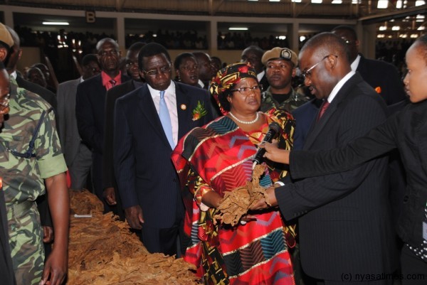 Auction Holdings CEO Evans Matabwa conducts JB through the tobacco floors