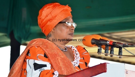 President Banda addressing the rally at Makheta in Blantyre