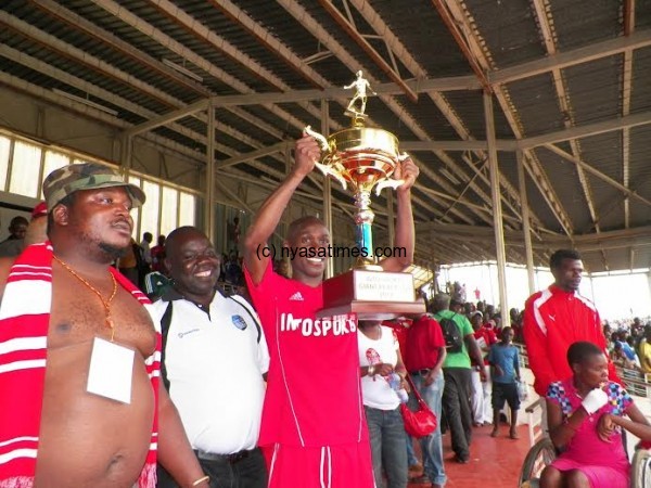 BB captain Chiku Kanyenda shows off the trophy, Pic Leonard Sharra