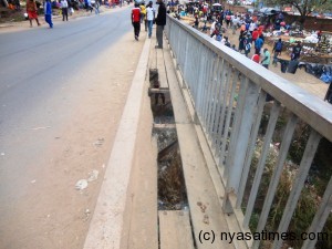 Blantyre vendors worried over the bridge that pauses a risk to people's lives-photo by Blazio Banda