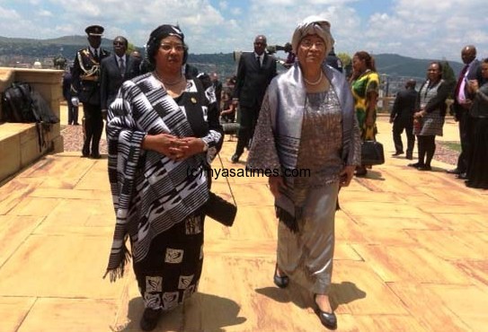 Africa female leaders: Malawi President Joyce Banda (left) and Liberia President Ellen Johnson 