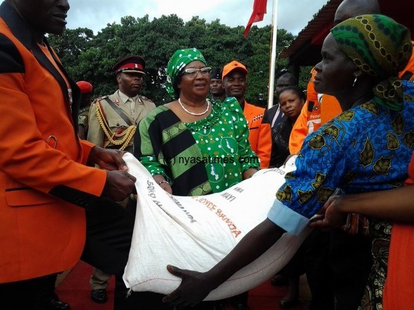 Banda giving out maize