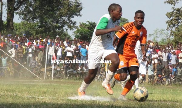 Benard Harawa on the run with the ball...Photo Jeromy Kadewere