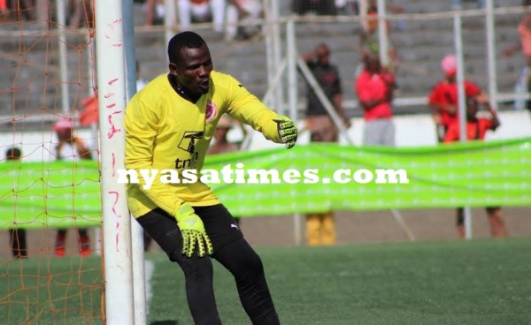 Big Bullets goalkeeper Chimwemw  Kunkwawa giving instructions....Photo Jeromy Kadewere