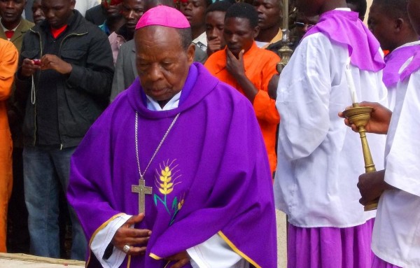 Bishop-emeritus Allan Changwera was also present to pay his last respects