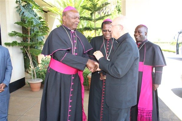 Bishop-Mtumbuka-greets-Cardinal-Filoni-as-Archbishops-Ziyaye-and-Msusa-looks-on-