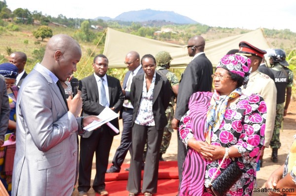 Blantyre District Health Officer briefs the President on the construction of the Health Centre