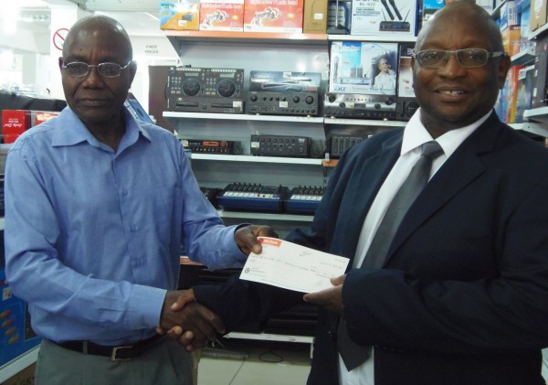Blockbuster Mega Store administrator Feston Naligonje- presenting the cheque to  Jai Banda...Photo Jeromy Kadewere