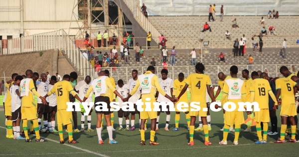 Both teams praying together..Photo Jeromy Kadewere