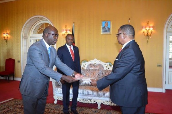 Botswana High Commissioner presenting letters of credence to Malawi President Mutharika