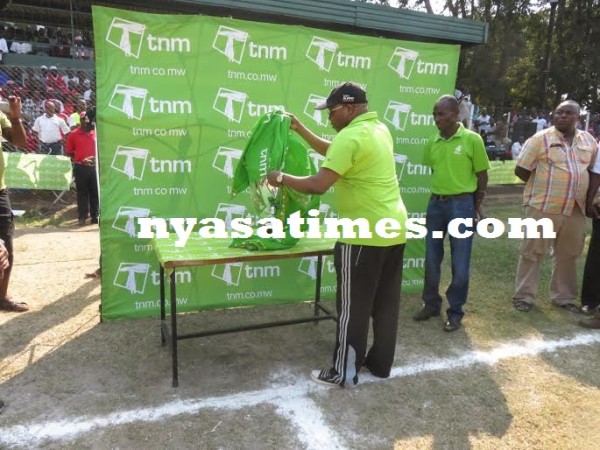 Bottoman unveils the new  TNM Super League trophy, Pic Alex Mwazalumo