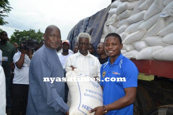 Bushiri second day maize distribution in Karonga with influential Paramount chief Kyungu