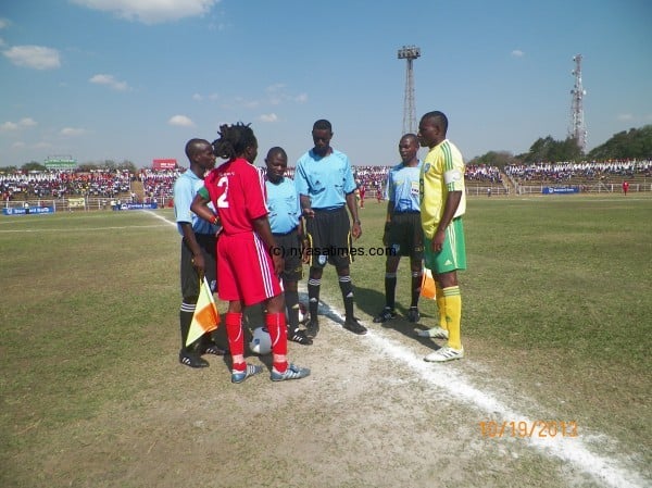 Captains Fischer Kondowe (BB) and Emmanuel Zoya pose with match officials b4 the game, Pic Leonard Sharra, Nyasa Times