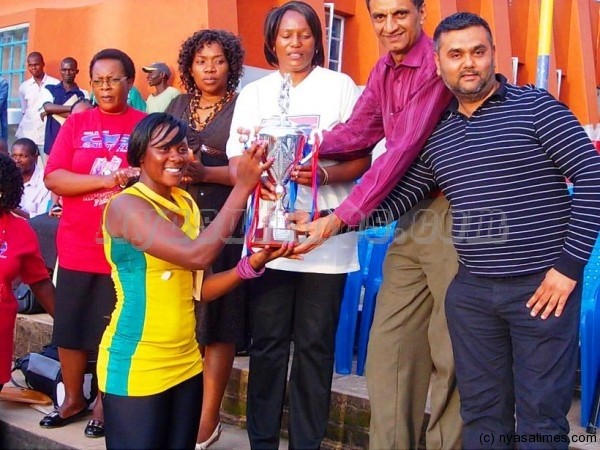 Caroline Ngwira receiving the trophy...Photo Jeromy Kadewere